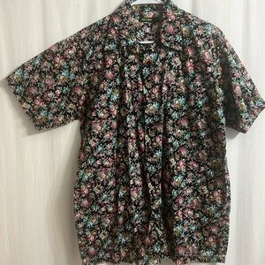 RECKON size M. Short sleeve button-down shirt. Floral design.